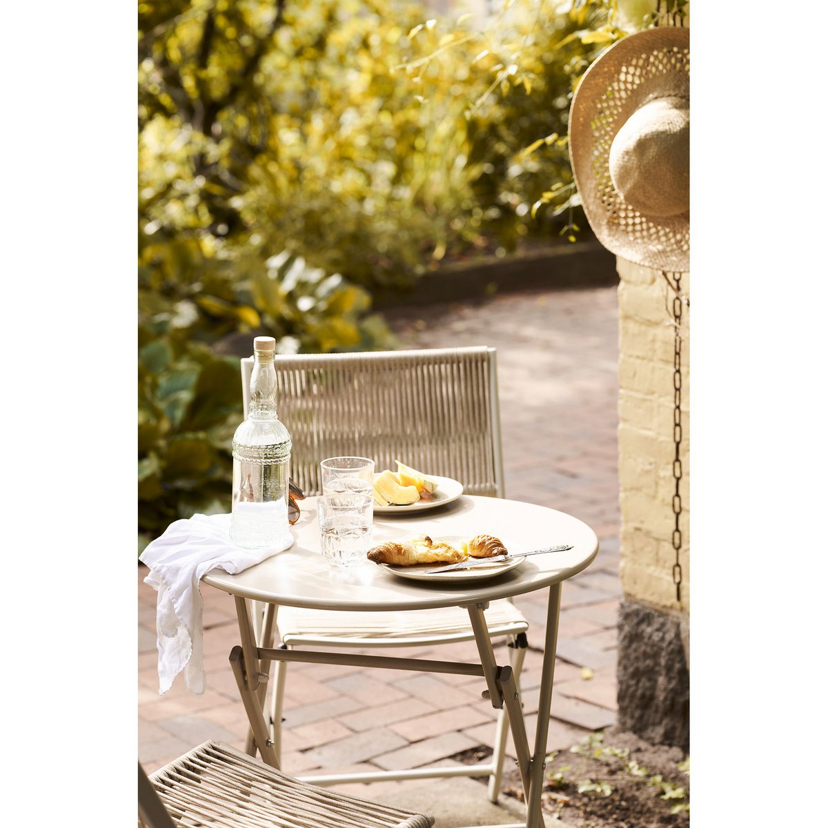 House Nordic ApS - Arcas Bistroset, 2 stoelen en 1 tafel, polyester/staal, taupe - Deco Delights