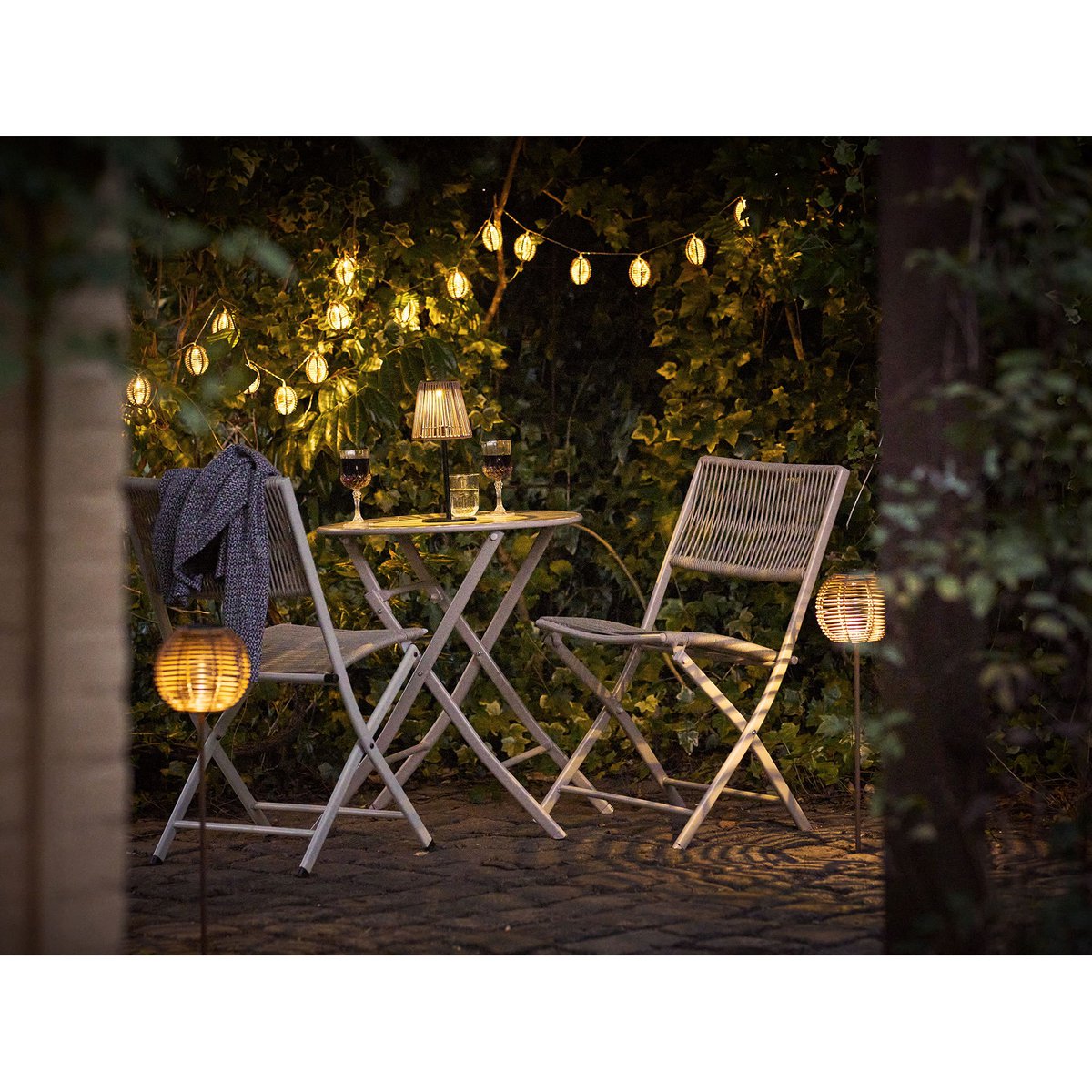 House Nordic ApS - Carlisle Lamp, oplaadbaar met geïntegreerd zonnepaneel, natuur - Deco Delights