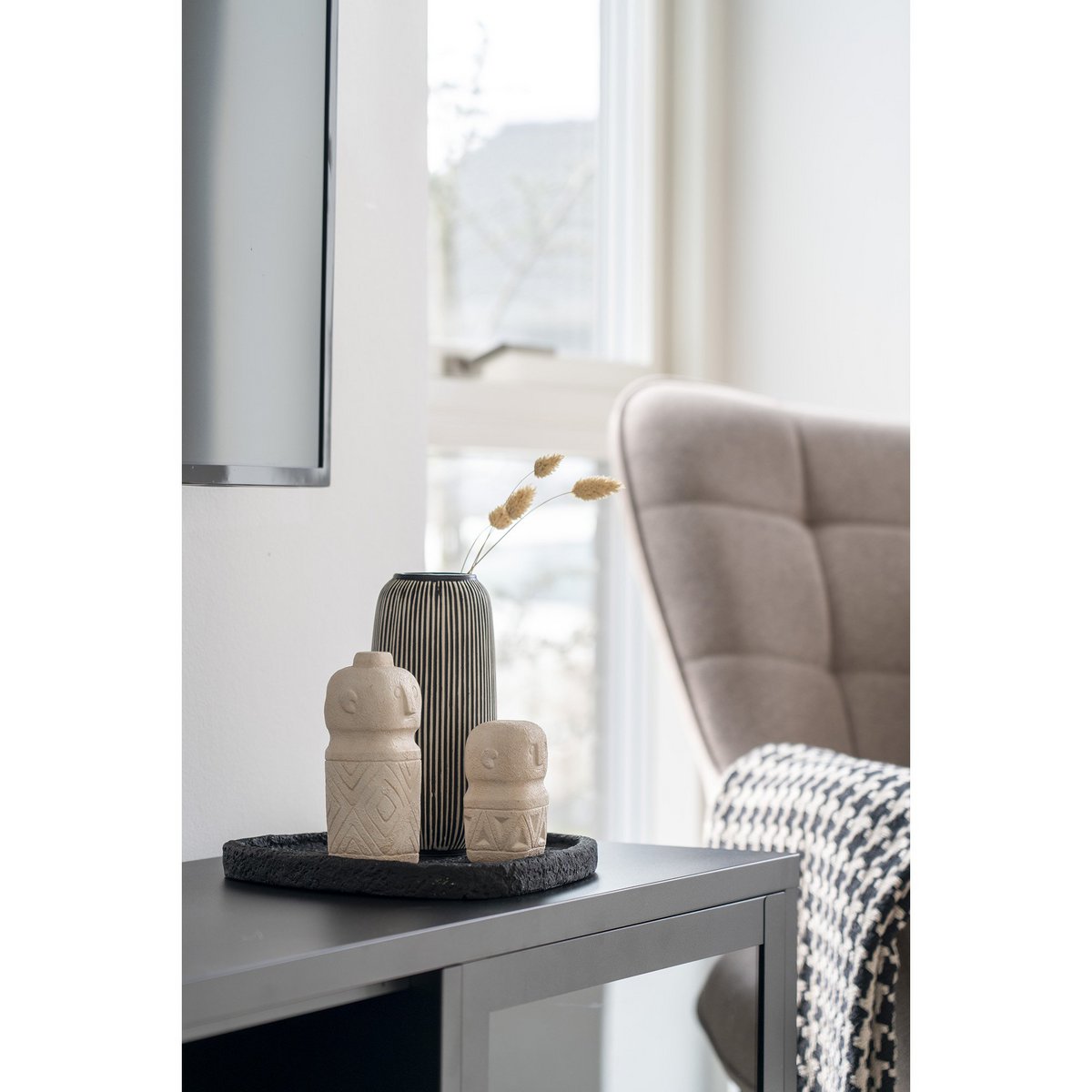 House Nordic ApS - Vaas - Vaas in keramiek, zwart/wit, rond, Ø9,5x20 cm - Deco Delights Vaas