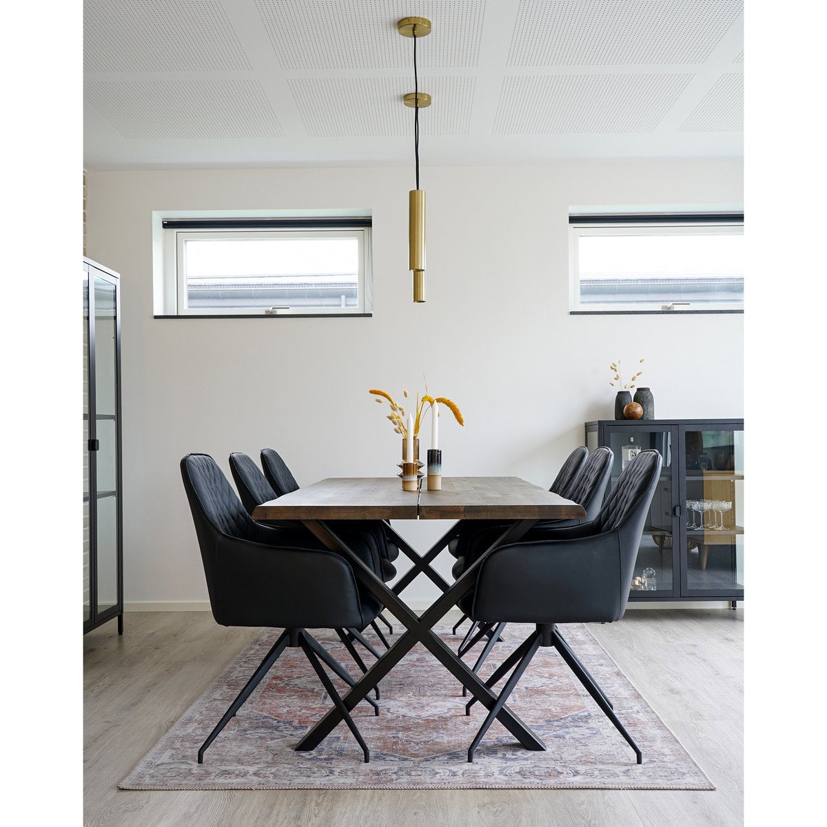House Nordic ApS - Harbo eetkamerstoel met draaiknop - Zwart, PU-leer, zwarte metalen poten - Deco Delights