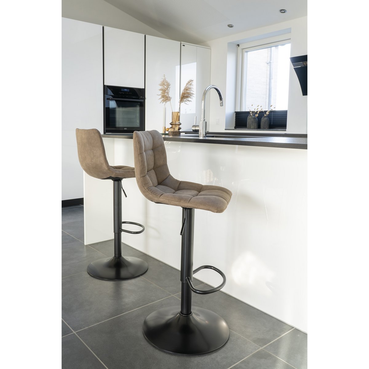 House Nordic ApS - Middelfart Barstoel - Microvezel, Staal, Lichtbruin - Set van 2 - Deco Delights