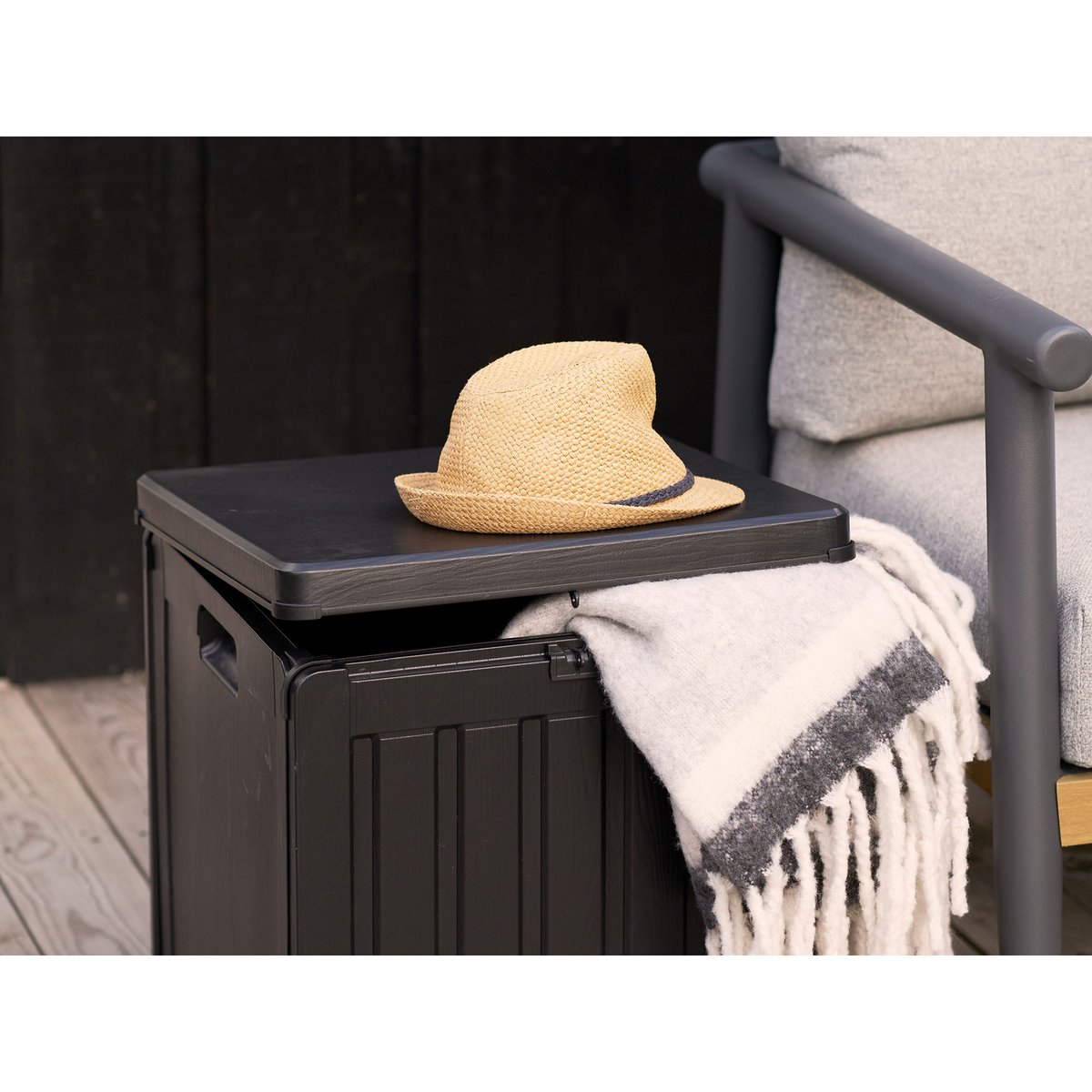 House Nordic ApS - Sobra Kussendoos, kunststof, zwart, 42,8x42,8x46,4 cm, 76 L - Deco Delights