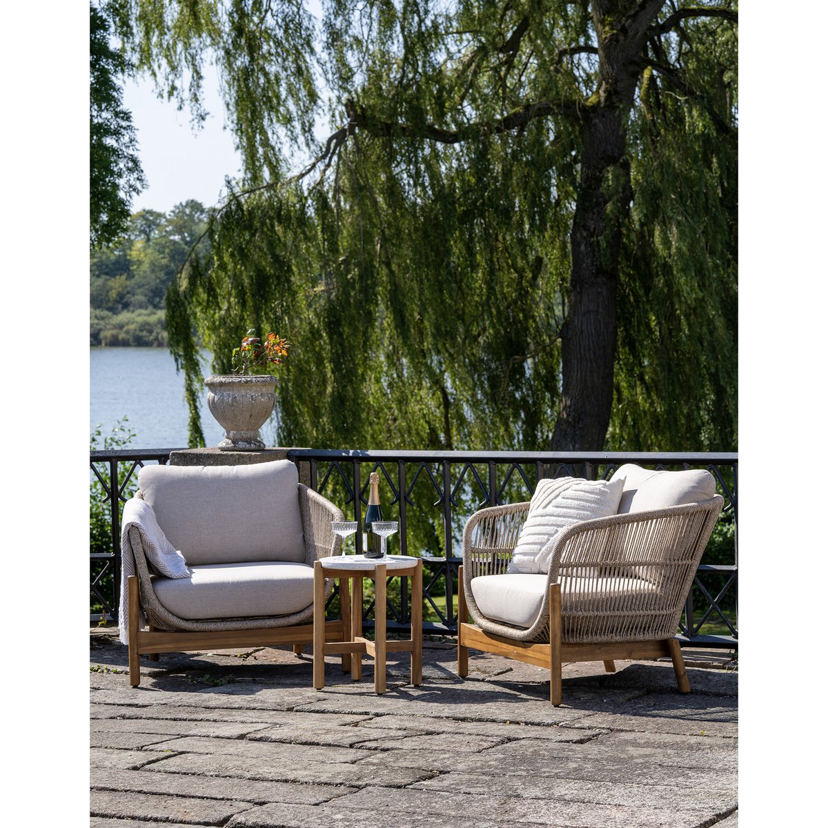 House Nordic ApS - Terracina Bijzettafel - Natuurlijk/Wit, Acacia/Terrazzo, ø37x46 cm - Deco Delights